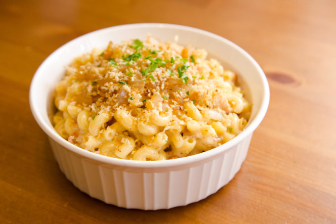 baked macaroni and cheese with panko topping